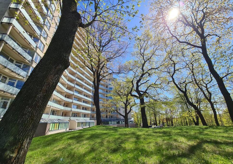 Stylish Apartment With Parking & Spacious Balcony Riga Eksteriør billede