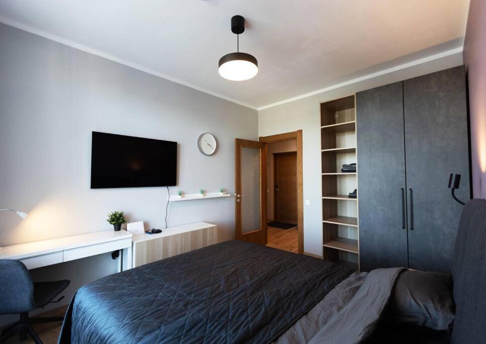 Stylish Apartment With Parking & Spacious Balcony Riga Eksteriør billede