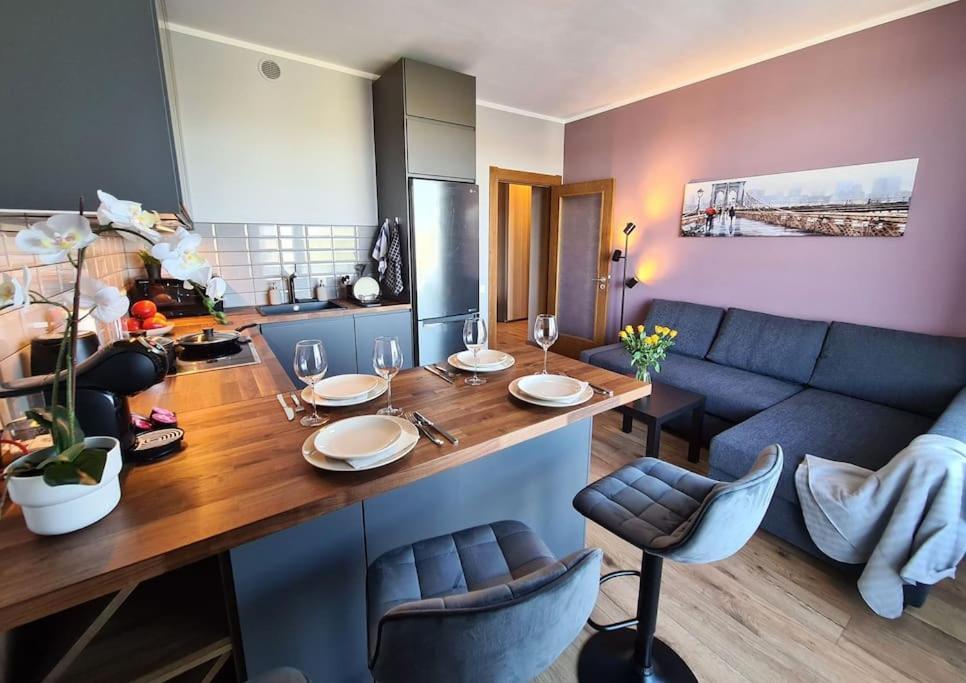 Stylish Apartment With Parking & Spacious Balcony Riga Eksteriør billede