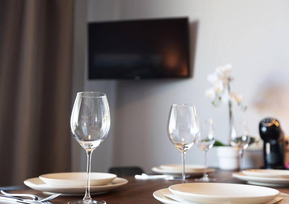 Stylish Apartment With Parking & Spacious Balcony Riga Eksteriør billede