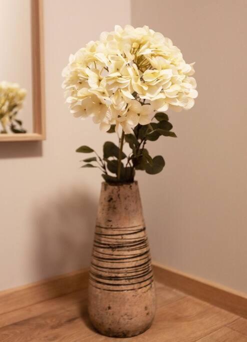 Stylish Apartment With Parking & Spacious Balcony Riga Eksteriør billede